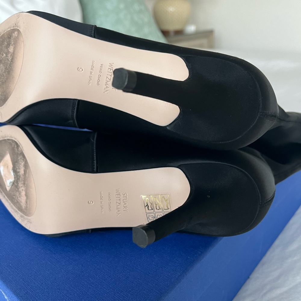 Stuart Weitzman Cling ebony stretch satin booties women 9 excellent like new con - Picture 7 of 8